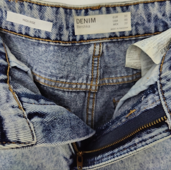 Bershka denim shorts high rise size 00 - Picture 3 of 3